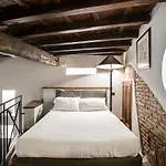 Charming Pantheon Apt In The Heart Of Rome