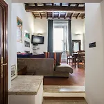 Charming Pantheon Apt In The Heart Of Rome